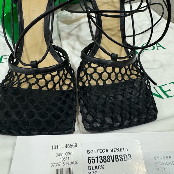 Size 7, true to size black heels - Picture 6 of 8